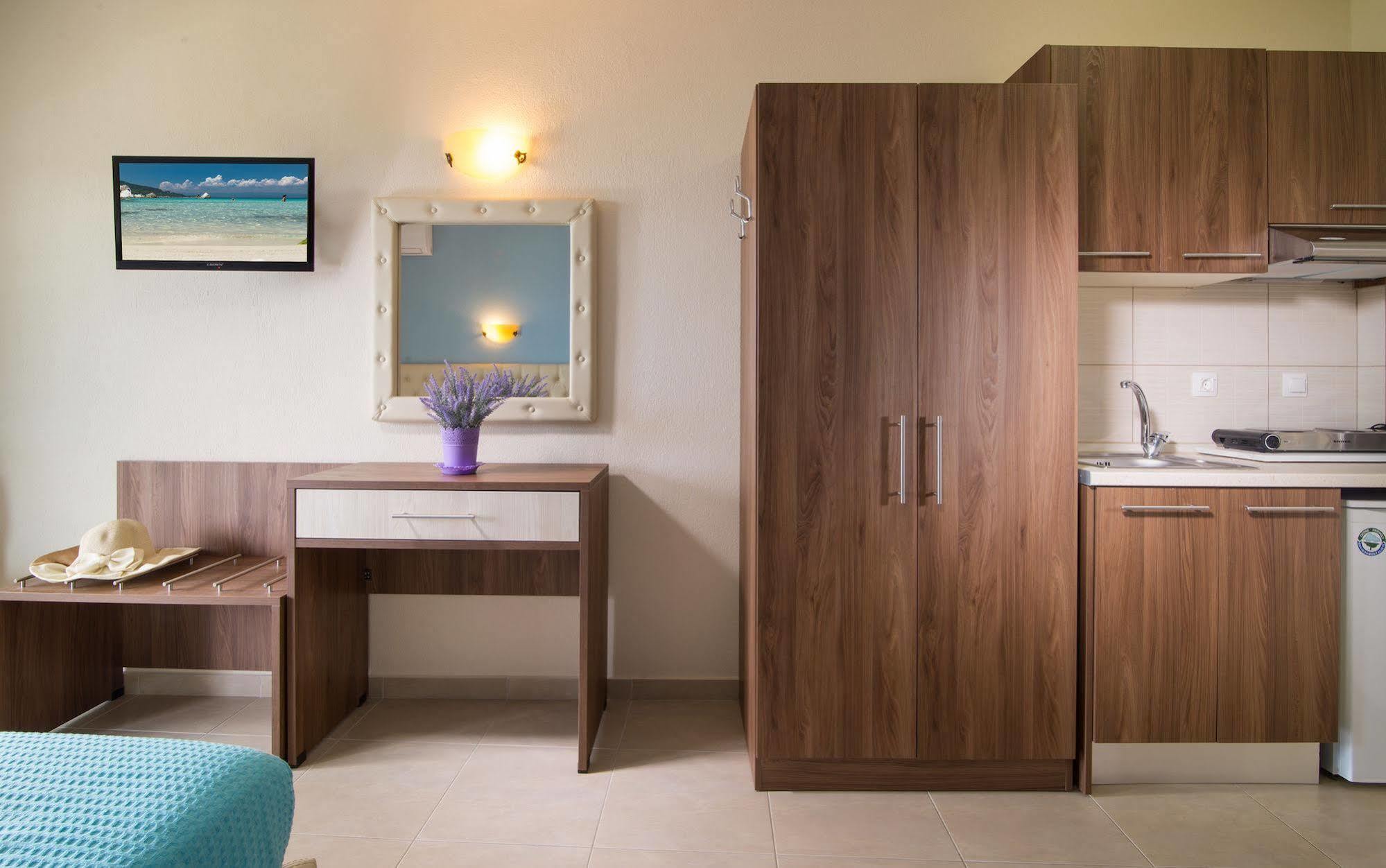 Castro Deluxe Apartment Торони Екстериор снимка